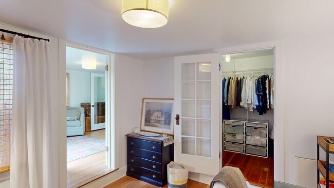 Building Photo - Downtown San Anselmo Updated 4x3 + aupair ...