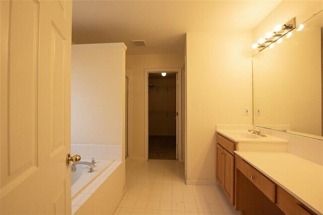 Building Photo - 12755 Morningpark Cir