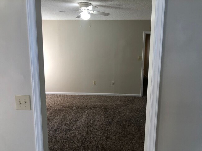 Building Photo - Wonderfully updated 3 bedroom 2 bath ranch...