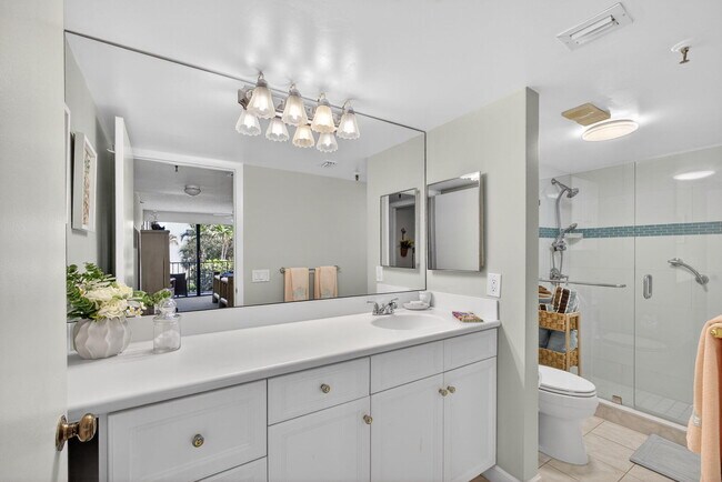 Building Photo - 1300 Jimmy Buffett Mem Hwy