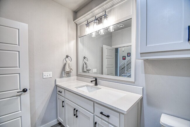 Building Photo - Spacious 5-Bedroom Home with 3 Full Baths ...