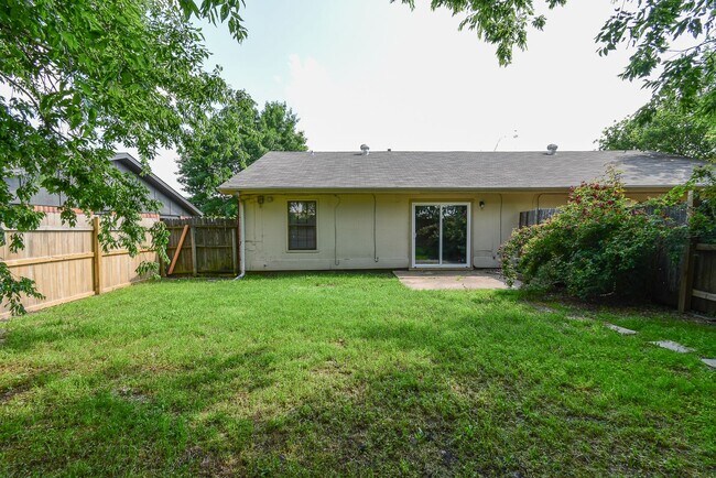 Building Photo - 3910 Peperport Dr