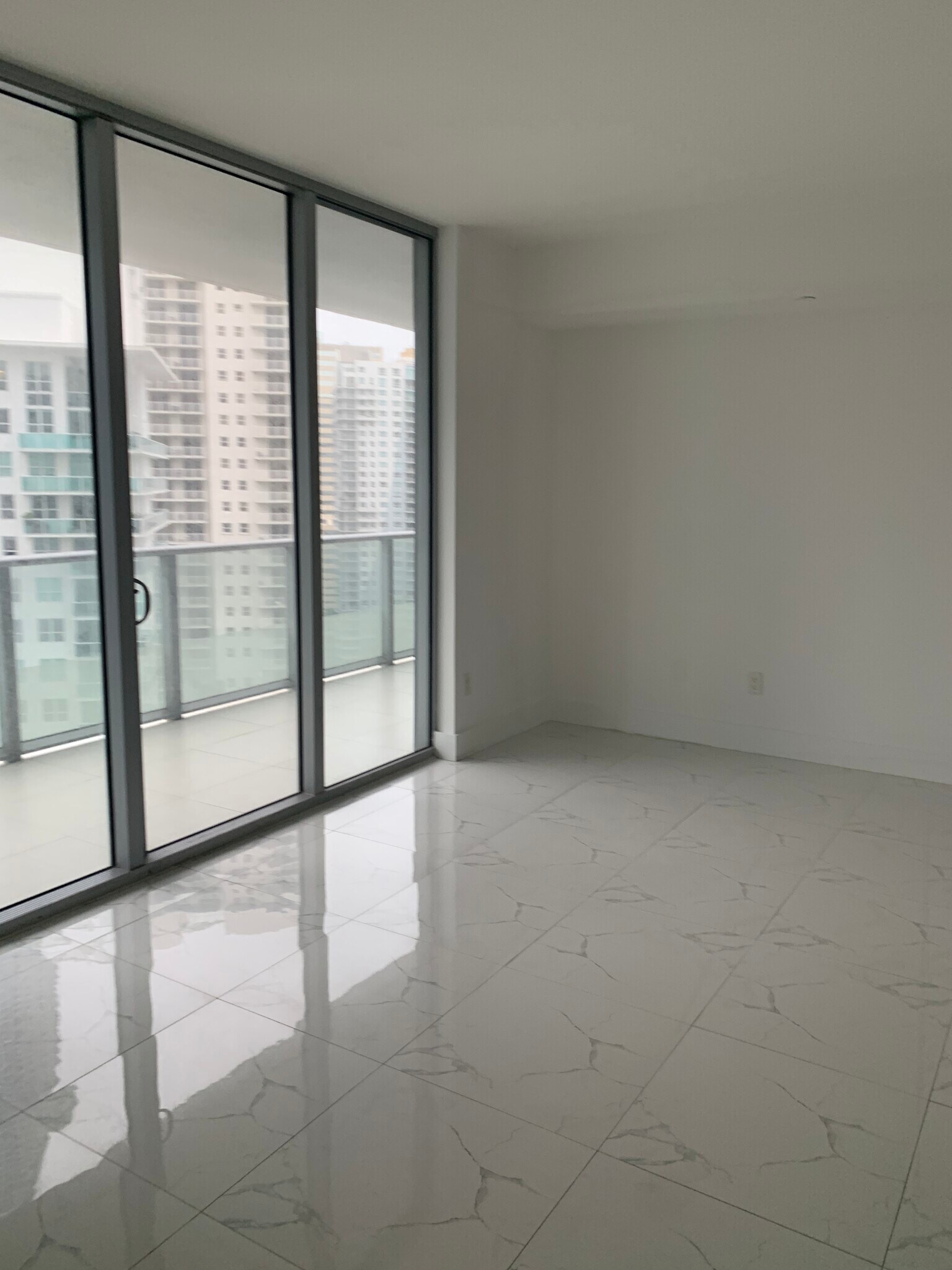 Building Photo - 1300 Brickell Bay Dr