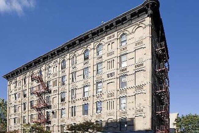 Building Photo - 327 E 3rd St