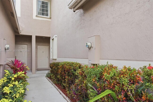 Building Photo - 2066 Madeira Dr