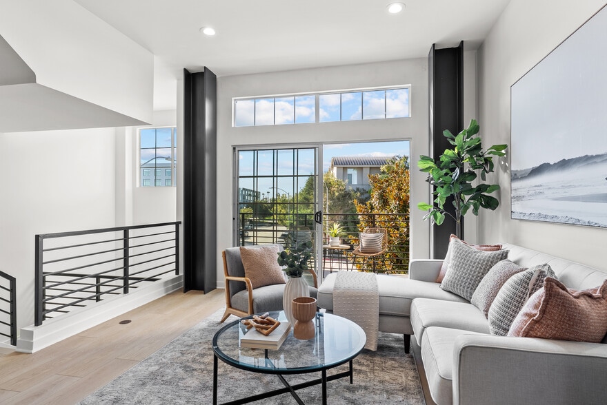 Building Photo - 5350 Playa Vista Dr