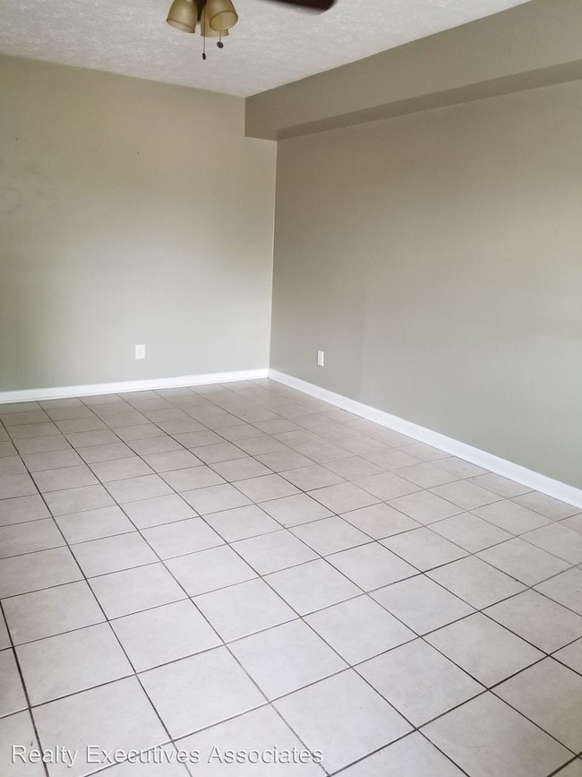 Building Photo - 801 Teaberry Ln
