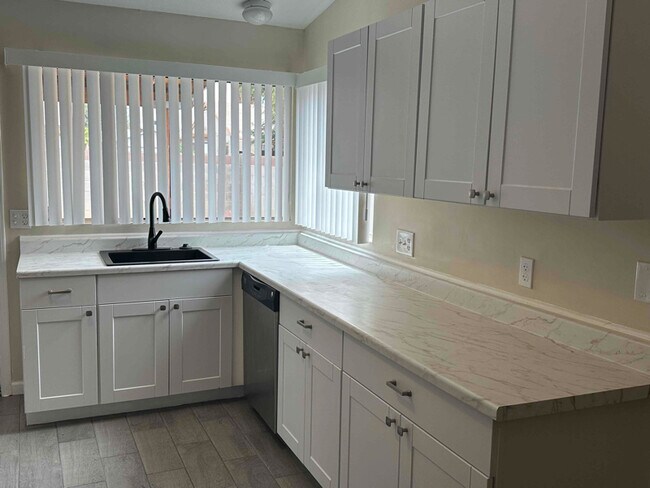 Building Photo - 2540 W Falbrook Way