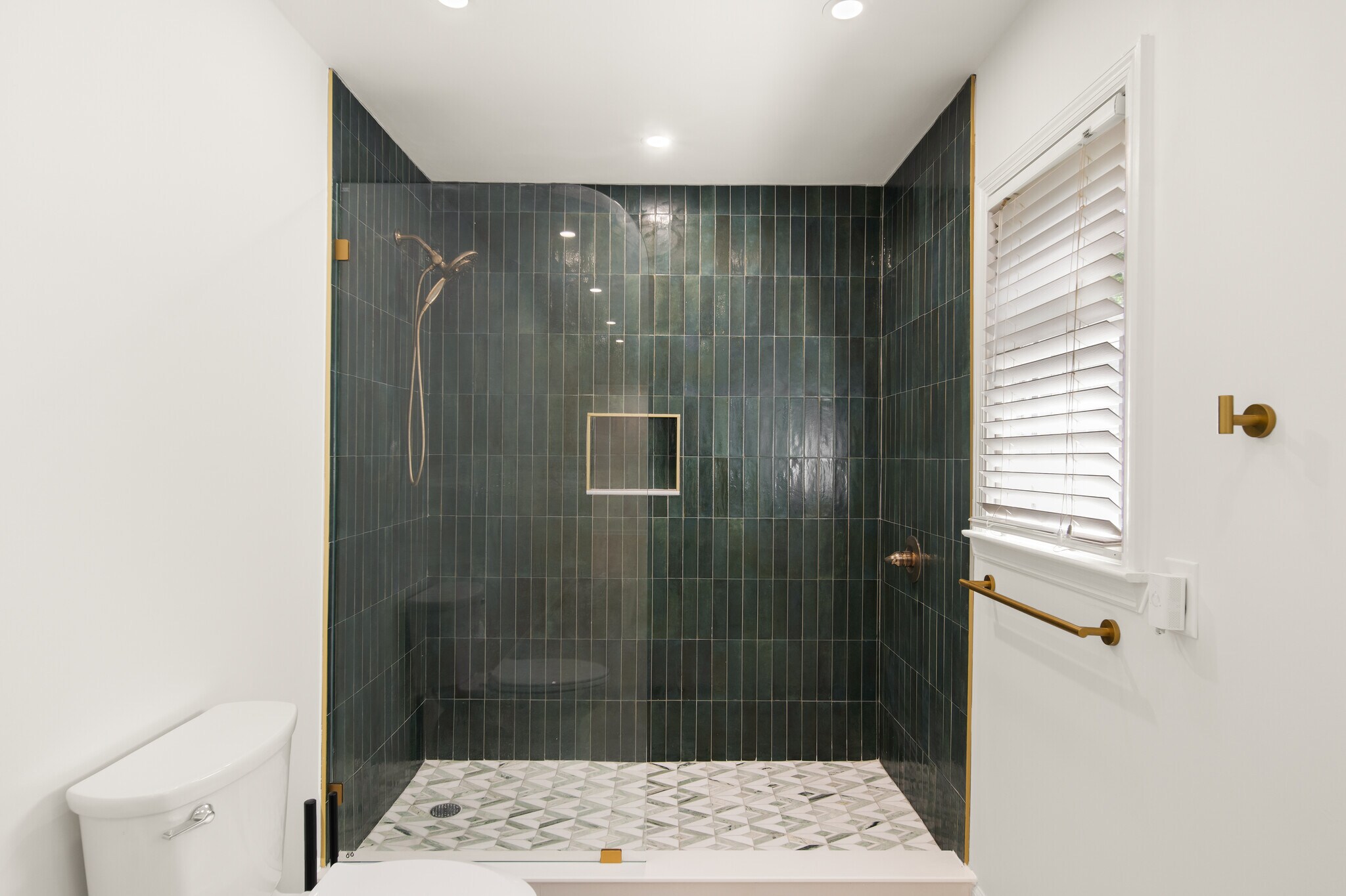 Building Photo - 4506 Reva Way NE