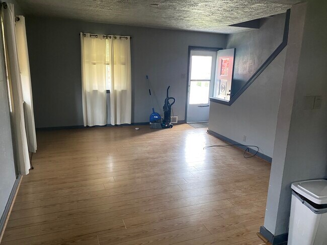 Building Photo - 308 Owens Ave