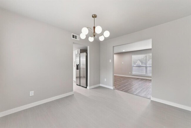 Building Photo - 2011 Malvern Hill Dr