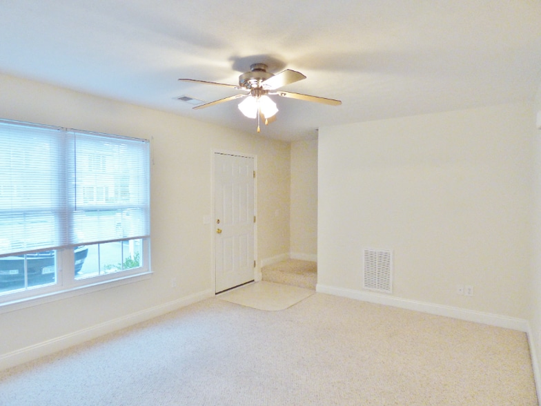 Building Photo - 103 12th St