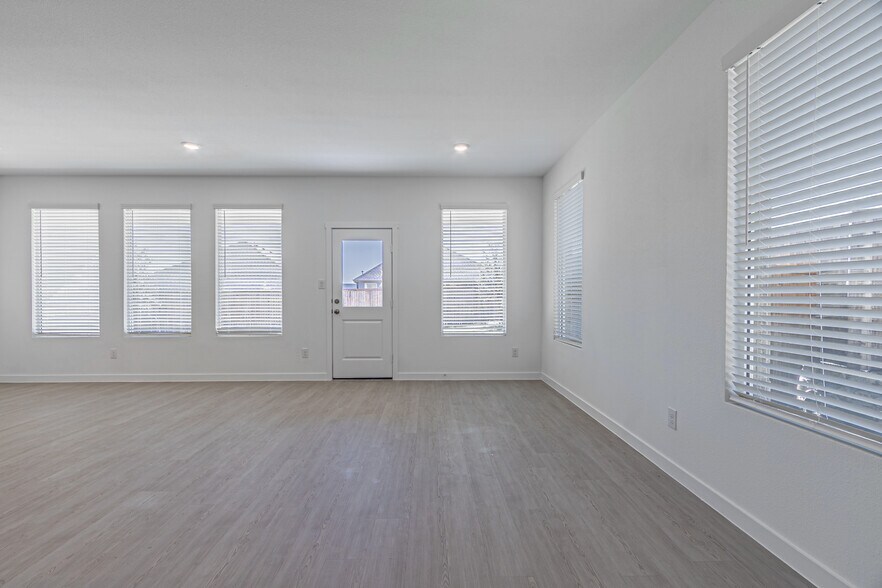 Building Photo - 10005 Warlander Dr