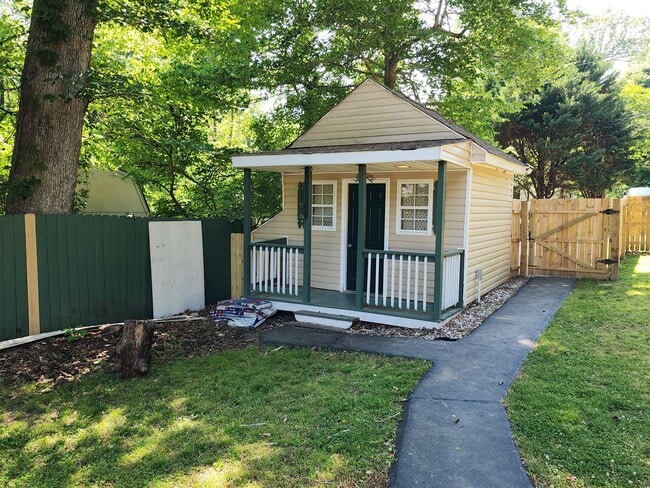 Building Photo - 2 Bedroom 1 Bath Rancher with Incredible Yard & Bonus Spaces