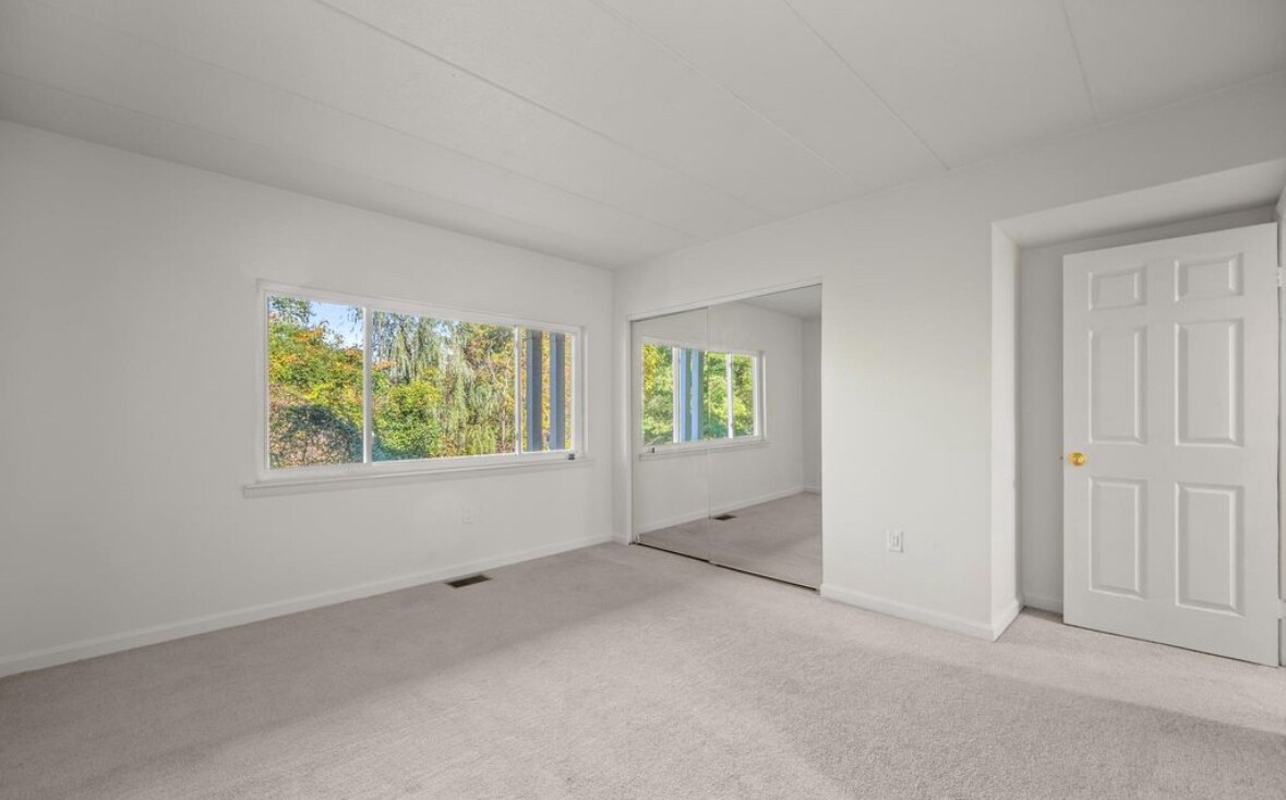 Building Photo - 18120 Windsor Hill Dr