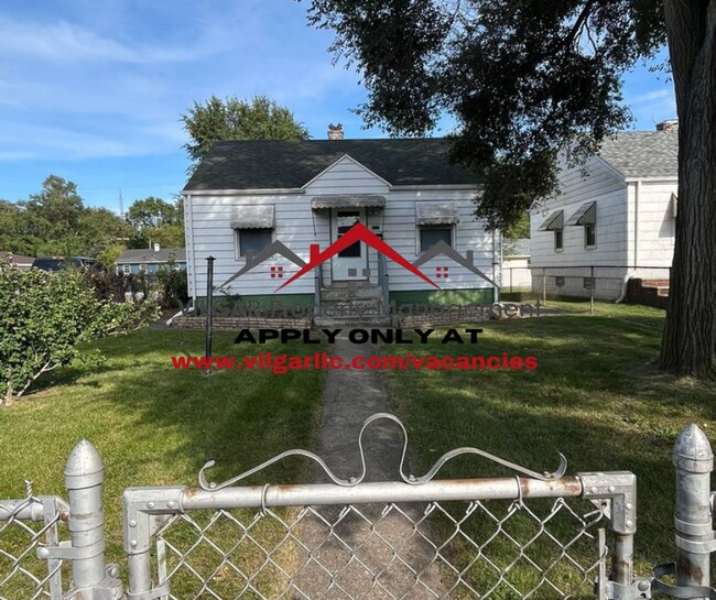 Building Photo - Step into comfort and convenience with this spacious 3-bedroom, 1-bathroom single-family home des...