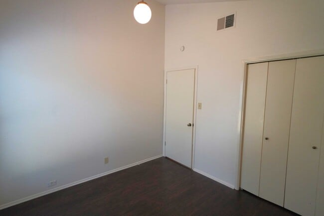 Building Photo - Gorgeous home available in great neighborhood. Realtor Commission: $500