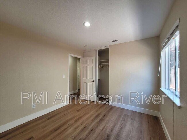 Building Photo - 461 Ebi Way