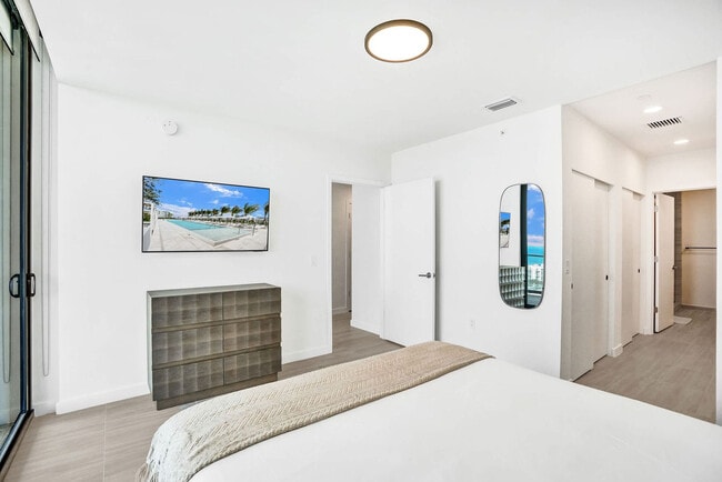 Building Photo - 580 72nd St