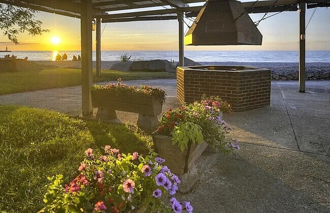 Building Photo - 852 Beach Rd