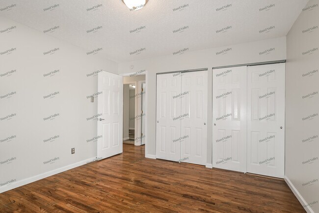 Building Photo - 6742 Barnwood Dr