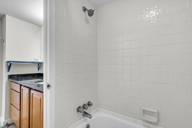 Building Photo - Downtown Charleston Living with Stunning Views