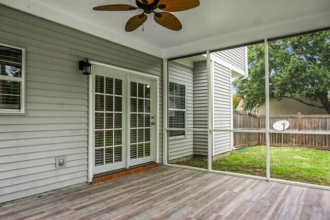 Building Photo - Gorgeous, 2 story, 4 BR, 2.5 BA Home with Fenced Yard near Magnolia Gardens