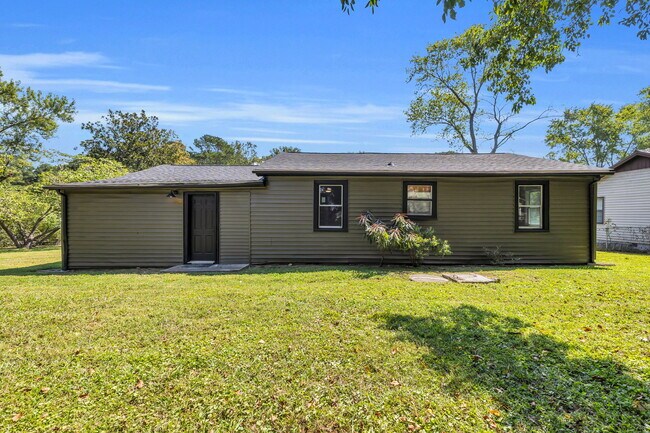 Building Photo - 285 Dixie Dr