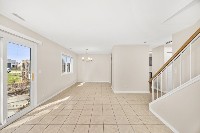 Building Photo - Carol Stream Townhome with Three Bedrooms and One Car Garage