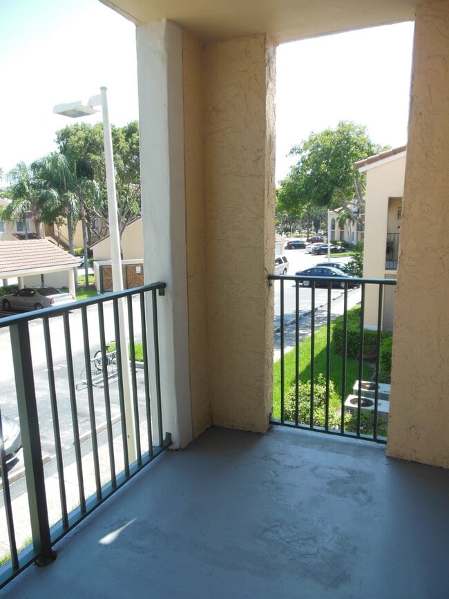 Building Photo - 1743 Village Blvd