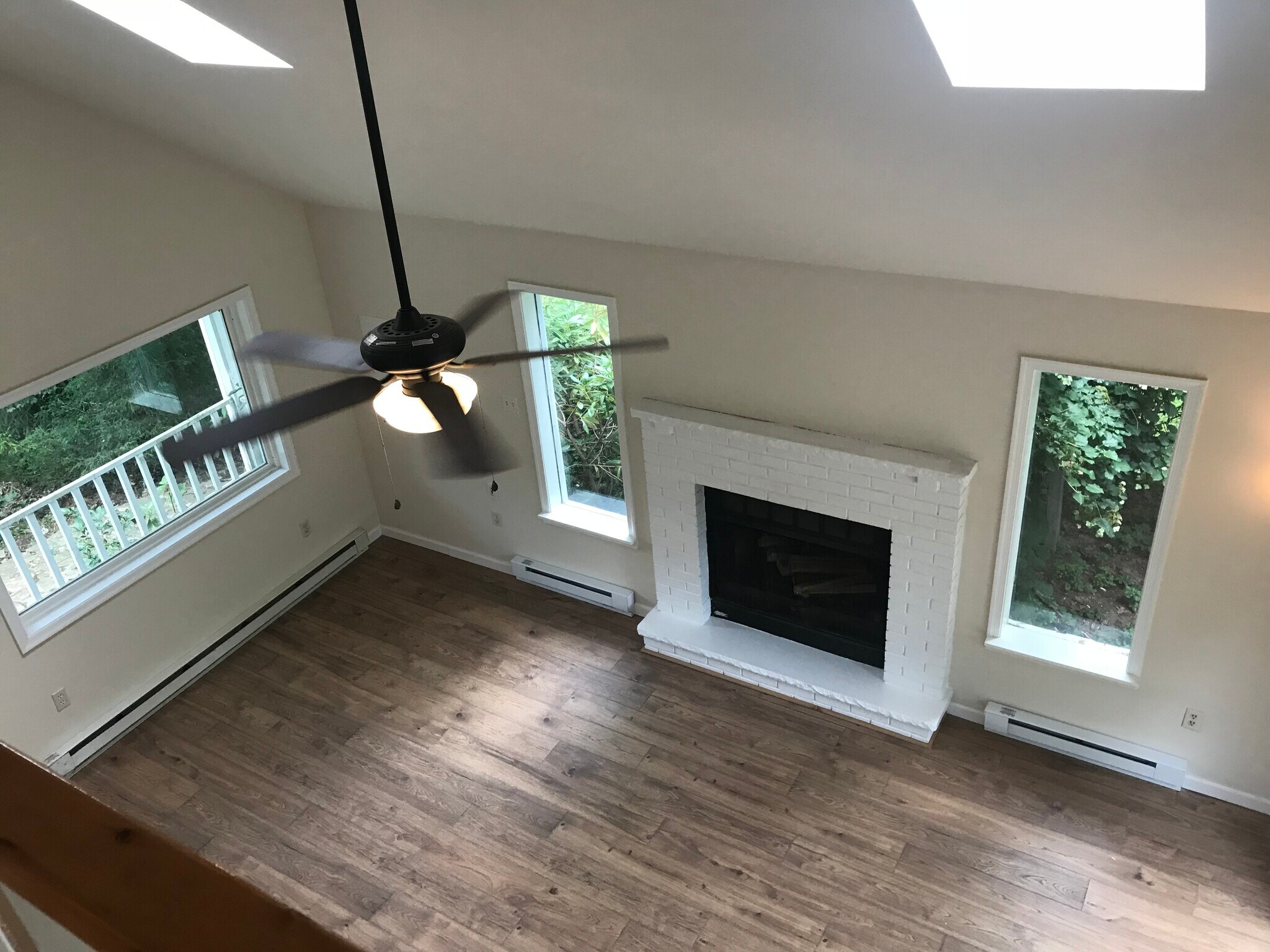 Building Photo - 10 Candlewood Ln