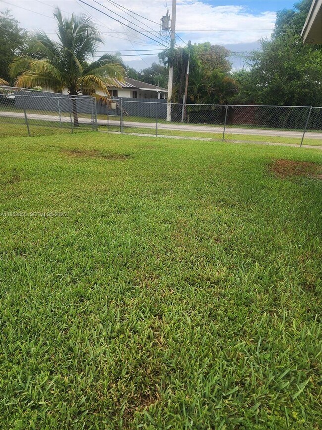 Building Photo - 5780 SW 61st St