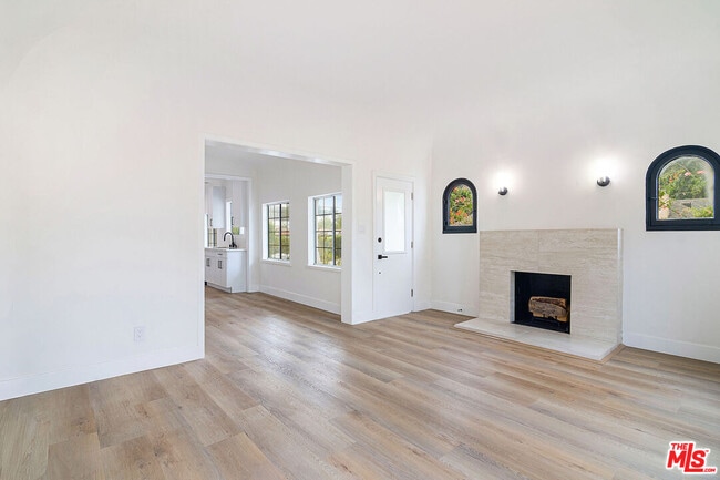 Building Photo - 6686 Drexel Ave