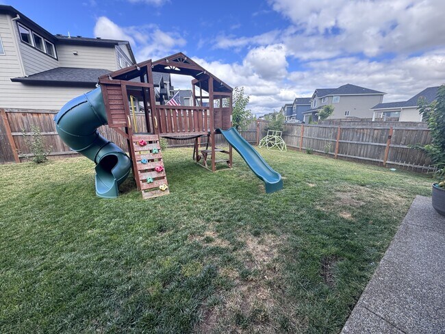 Building Photo - 1690 S Quartz Dr