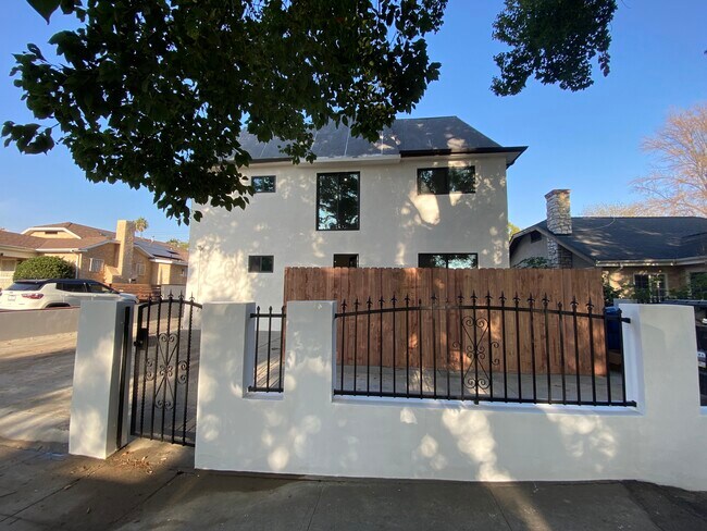 Building Photo - 3461 Perlita Ave