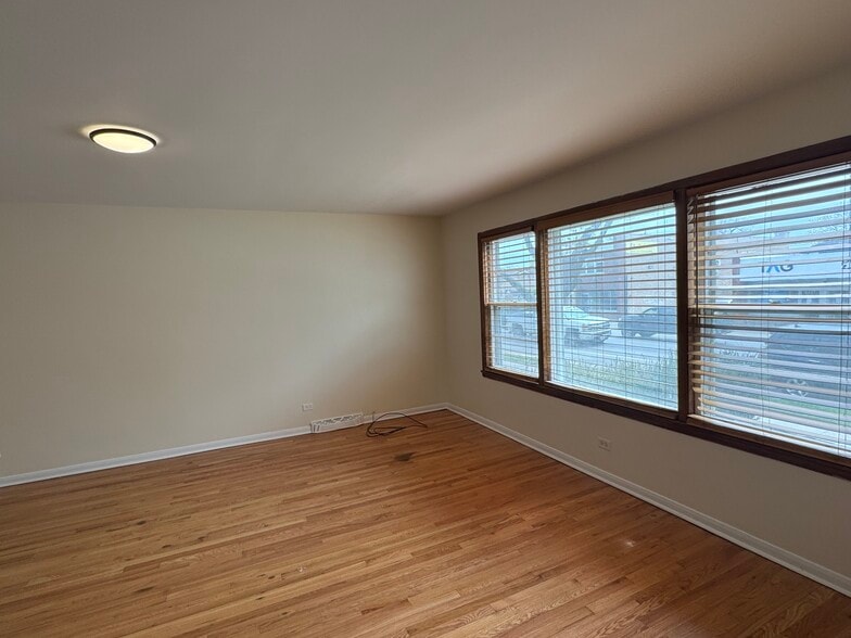 Building Photo - 2936 W Touhy Ave