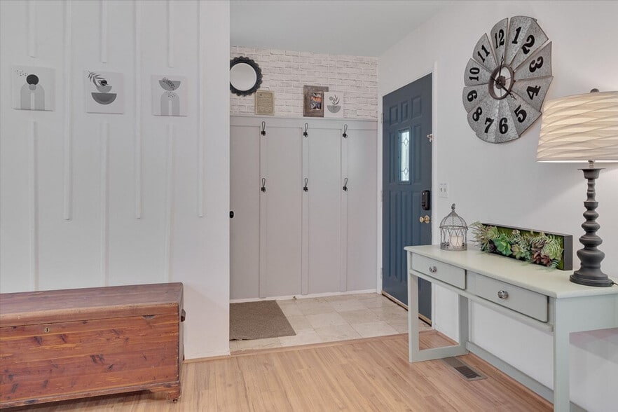 Building Photo - 409 Northclift Dr