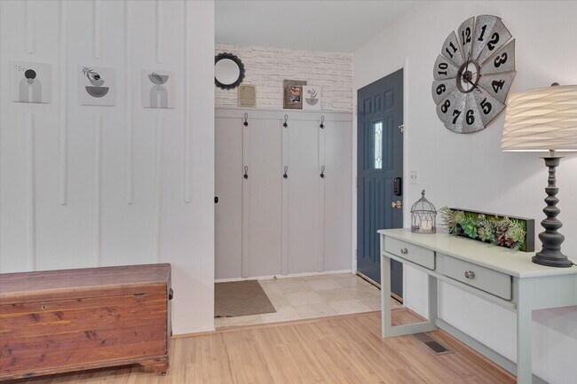 Building Photo - 409 Northclift Dr