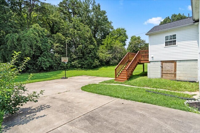 Building Photo - 112 McCary St