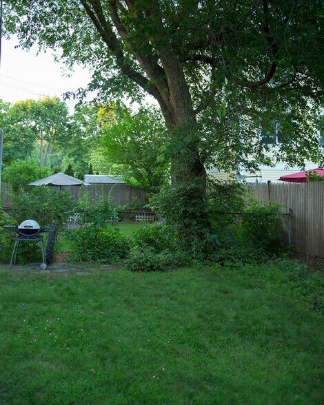 Building Photo - 102 Franklin St