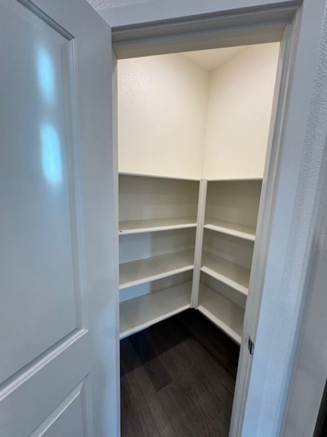 Building Photo - Beautiful 4-Bedroom Home in the Wyndham Estates Neighborhood of Redding! READY FOR MOVE IN!