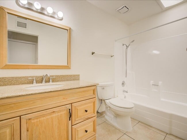 Building Photo - EASTSIDE LOCATION!!!