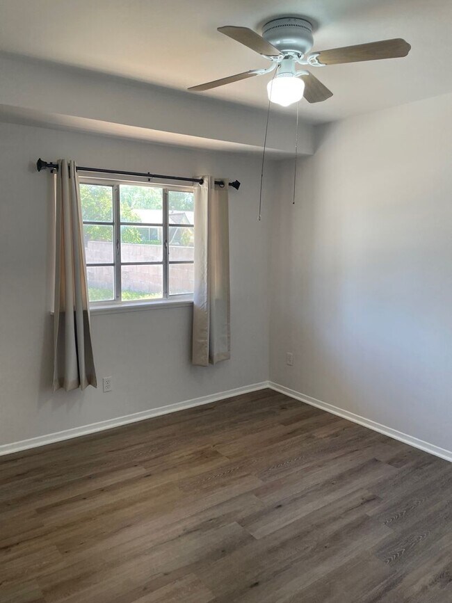 Building Photo - Charming Granada Hills Home