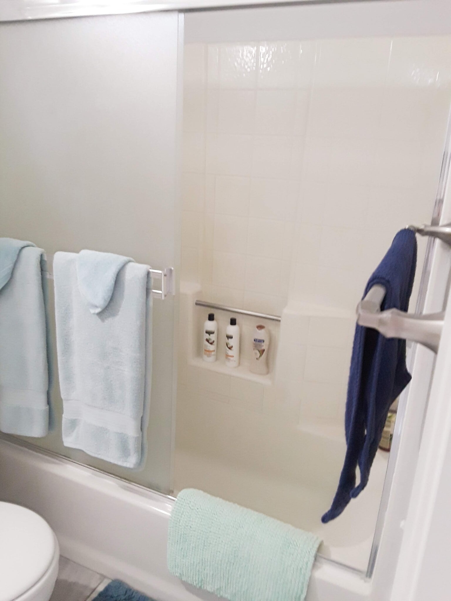 Bath tub - 1945 La Jolla Ct