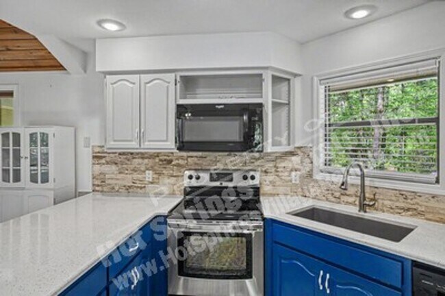 Building Photo - West Gate Area |Home |Unfurnished