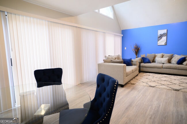 Building Photo - 390 Stoneridge Way