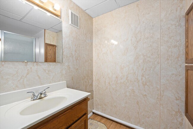 Building Photo - 8 Manor Dr