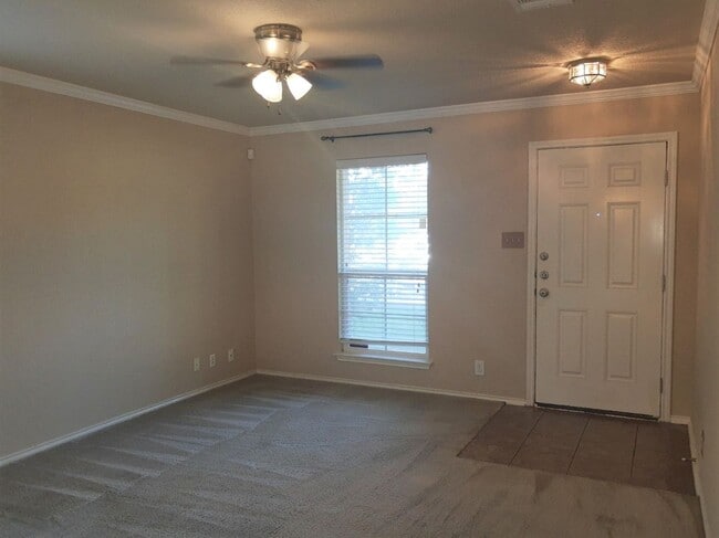 Building Photo - Well Maintained 3 Bedroom Home in Converse