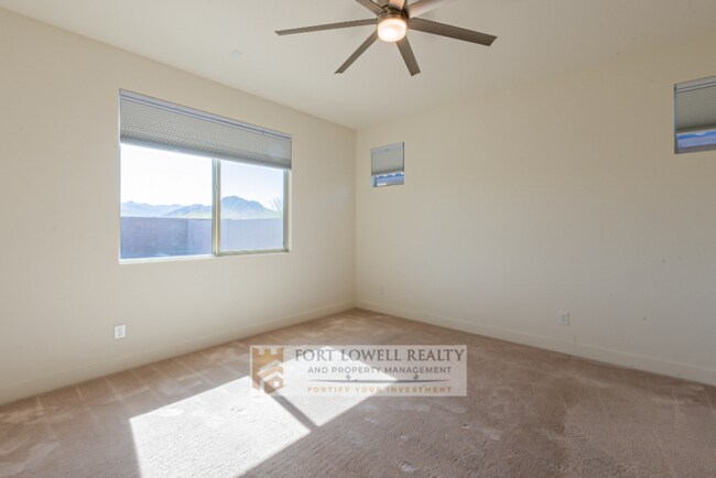 Building Photo - 3 Bedroom, 2 Bath Home Available Now!