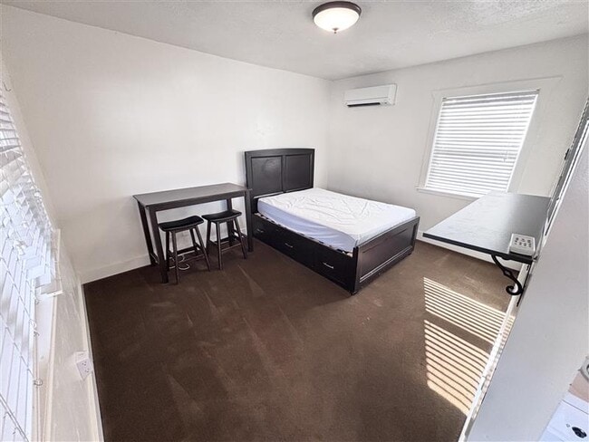 Building Photo - 1105 S State St